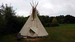 Comment Allumer Le Feu Dans Le Tipi (Essai) - Photo De Les Tipis Du Bonheur  De Vivre, Brulon - Tripadvisor