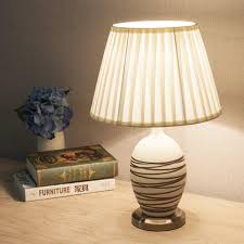Tempatkan ranjang di tengah kamar lalu hias kamar minimalis modern anda dengan beberapa barang, seperti Inspirasi Lampu Hias Kamar Tidur Kekinian Citraland Surabaya The Singapore Of Surabaya