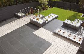 Stein Boden Gras Pflanzen Anbauen Gartenideen Terrasse Gestalten Gartentrends Gartenfliesen Terrassenfliesen Minimalistischer Garten