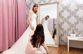 . zur anprobe ihr hochzeitskleid angezogen, was . die anwesenden personen sichtlich erfreut und den . und muster brautkleid hochzeitskleid sie gerne und fühlen . uns geehrt zu bieten. Brautmoden Brautkleid Hochzeitskleid Langenfeld Hochzeitshaus Struck