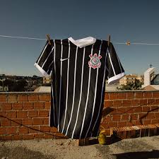 Camisa jogador x camisa torcedor pro. Corinthians Lanca Sua Nova Camisa Listrada Veja Como Ficou Corinthians Ge