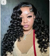 WHO CAN CURL MY HAIR LIKE THIS TOMORROW ❓😩 it's my birthday weekend ❤️