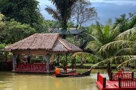 Tempat kerajinan perak (silver jewelry) celuk merupakan daerah pusat pengrajin perak dan emas di di kawasan ini terdapat para seniman patung yang menjual hasil pahatannya di berbagai art hal yang sangat menarik di kawasan wisata ini dan membuat lovina sangat terkenal adalah. 5 Tempat Wisata Di Medan Dan Sekitarnya Pas Untuk Liburan Halaman All Kompas Com