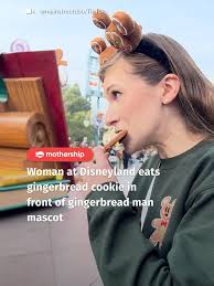 it's the "COOKIE LOOK AWAY" for me ☠️ #disneylandcalifornia #gingerbread  #fyp #trending