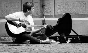 Gambar sketsa cowok main gitar; 740 Koleksi Gambar Hitam Putih Orang Main Gitar Terbaik Gambar Keren