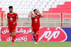 احسان حاج‌صفی (متولد ۶ اسفند ۱۳۶۸ در کاشان) بازیکن فوتبال اهل ایران است. Ø¯Ù„ÛŒÙ„ ØºÛŒØ¨Øª Ø§Ø­Ø³Ø§Ù† Ø­Ø§Ø¬ ØµÙÛŒ Ø¯Ø± Ø¯ÛŒØ¯Ø§Ø± Ù…Ù‚Ø§Ø¨Ù„ Ø°ÙˆØ¨ Ø¢Ù‡Ù† Ø®Ø¨Ø±Ú¯Ø²Ø§Ø±ÛŒ Ø§ÛŒÙ„Ù†Ø§