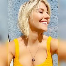 Die aktuellsten news und der heißeste gossip. Beatrice Egli Auf Instagram Wie Ihr Vielleicht Schon In Meiner Story Gesehen Habt Bin Ich Ganz Verliebt In Meine Neue Kette Die Tolle Beatrice Egli Kette