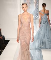 Come sempre, gli stilisti sanno accontentare gusti diversi. Molto Lussuoso Abito Da Sposa Vestito Rosa Cipria Scarpe Abito