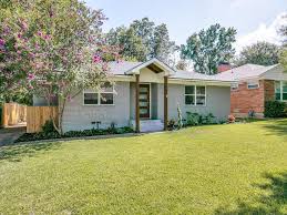 Beautifully Remolded Home On Almost A Quarter Acre Lot In Sought After Dells District New From The Bot First Time Home Buyers Real Estate One Real Estate