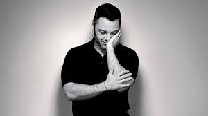 Tiziano Ferro Accetto Miracoli Youtube Born 21 february 1980) is an italian singer, grammy award winning, songwriter, producer and author. tiziano ferro accetto miracoli