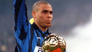 He's considered one of the greatest and highest paid soccer players of all time. Accadde Oggi 4 Gennaio 1998 A San Siro Notte Leggendaria Ronaldo
