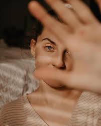 Many photographers find themselves in a bit of a creative rut from time to time, or they just want to try out something new rather than taking the same types of photos. At Home Photoshoot Self Portrait Portrait Photography Poses Self Photography Self Portrait Photography