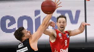 Fc bayern münchen basketball gmbh, commonly referred to as bayern munich, is a professional basketball club, a part of the fc bayern munich sports club, based in munich, germany. Fc Bayern Patzt Hinter Dem Desinfektions Spruhregen Sport Sz De