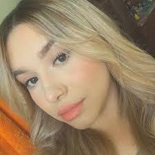 Kimberlee Cartwright's Instagram, Twitter & Facebook