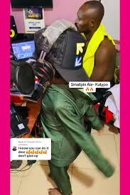 Family Singing Smallpin Aie by Kalypo