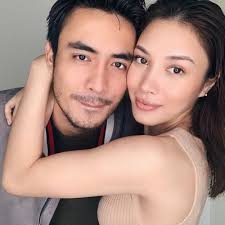 Beliau mula mencipta nama dalam bidang hiburan tanahair apabila beliau menjadi peserta rancangan realiti tv mentor kelima di tv3 dan terkenal menerusi. Biodata Aiman Hakim Ridza