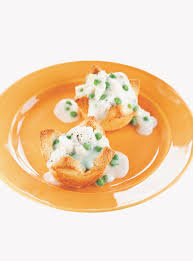 Fabriquez les vols au vent à l'aide de 2 ronds de présentation de 9 et 7 cm de diamètre. Vol Au Vent Maison Au Poulet Ricardo