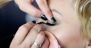 Close your eyes and apply gel eyeliner in a primary line. How To Use A Bent Eyeliner Brush With Gel Liner L Oreal Paris