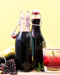 Holunderbeeren Sirup Rezept Fliederbeerensirup Fur Getranke Mehr Filizity Com Food Blog Aus Dem Rheinland Holunderbeeren Sirup Rezepte Holunder