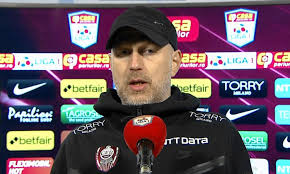Cfr cluj a izbutit sa isi treaca aseara in vitrina al patrulea titlu de campioana consecutiv in liga 1 si al saptelea din istorie, devenind astfel cel mai titrat club din provincie! Edi IordÄƒnescu Vrea SÄƒ Schimbe Tot Ce A MoÈ™tenit De La Dan Petrescu Ce Spune Despre Transferul Lui Arlauskis
