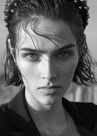 Hoe lang en hoeveel weegt nicole neumann? Nicole Neumann Premium Models