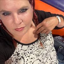 Why do females post anonymously in online groups?