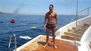 Er wurde in funchal, madeira, portugal, in einer großen familie von jose und maria. Urlaub Mit Familie Badefoto Von Cristiano Ronaldo Erhitzt Gemuter In Sozialen Netzwerken Rt De