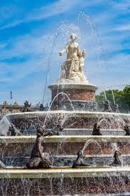 Hovawarte vom latonabrunnen am chiemsee in prien am chiemsee in blond und schwarz sind familienfreundlich und sportlich. Latona Brunnen Im Herrenchiemsee Foto Vorratig Crushpixel
