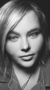 Humorous description of a woman