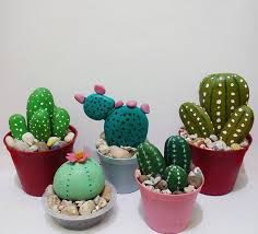 Conocer cómo hacer cactus con piedras nos da la posibilidad de crear bonitas manualidades que adornarán los rincones de nuestro hogar dando un toque de naturalidad. Cactus Manualidades Piedras Pintadas Novocom Top