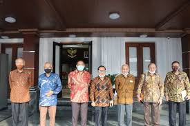 Bambang gatot ariyono, mm, lahir di blora, 9 april 1960. 14 Purnawirawan Tni Temui Presiden Siang Ini Ada Apa Halaman All Kompas Com