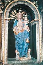 U gorskom kotaru, u župi gerovo, ponad vrela gerovčica u čabarskom kraju, 975 metara nad morem, u tišini zelene jelove šume nalazi . Majka Bozja Gorska Lobor Marijin Put