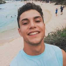 Cesar Borjas's Instagram, Twitter & Facebook