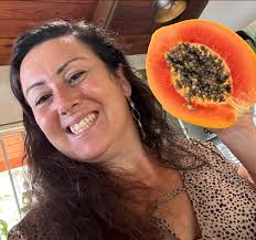 Rejuvenate yourself by using this plant with Vicks VapoRub When used in  conjunction with other natural therapies, Vicks VapoRub, a common household  product for treating congestion and colds, is said to help