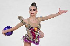 Олимпийская чемпионка рио маргарита мамун успокаивает дину аверину. Gimnastka Dina Averina Vyigrala Kubok Chempionok V Moskve Rossijskaya Gazeta