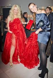 Barbara schöneberger, die anschaulich schilderte, wie sie selbst gelegentlich nach langen tagen im auto zusammenbricht, interessierte, wie sich eine kanzlerkandidatin mit vollem terminkalender entspannt. Charlotte Karlinder S Feet Wikifeet