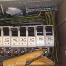 Wer verschäumt solche lücken hinter dem sicherheitskasten, ist vielleicht bauschaum aus der sprühdose geeignet, ist dieser feuersicher? An Alle Elektriker Frage Sicherungskasten In Der Wohnung