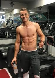 Check out this sibling rivalry! Tom Curran Height Weight Age Family Facts Education Biography