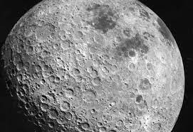 Bien que la lune soit facile à observer sans lunette astronomique ou télescope, il devient évident après réflexion qu'elle nous cache quelque chose. Une Collision Geante Expliquerait Le Mystere De La Face Cachee De La Lune