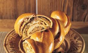 tresse surprise de l emmental pate melanger la farine et le sel former un puits dissoudre la levure dans un peu de l rezepte lebensmittel essen zopf rezept