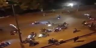 Ba má anh sáng g ra vẫn vội vã chạy đi am làm. Clip Hang Chá»¥c Thanh Nien Cáº§m Phong Lá»£n Gay Nao Loáº¡n Giá»¯a Ha Ná»™i