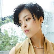 黒髪ショートの芸能人を参考に 垢抜けヘアになろう hair ショートストレートヘアスタイル ショートのヘアスタイル ピクシーヘアカット