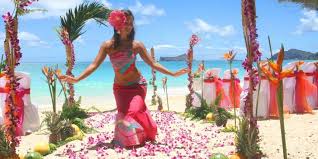 On o'ahu's north shore, the possibilities for a dream wedding in paradise are endless. Affordable Hawaii Wedding Packages Starting At 695