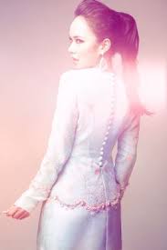 Jarang betul baju raya nora danish tu sampai nampai kulit badan nora yang putih melepak tu. Design Baju Raya 2012 By Innai Red Nora Danish Blog Qashmere Teknologi Famili Lace Fashion Traditional Outfits Fashion