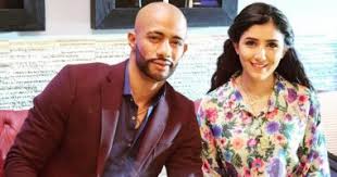 أكدت الفنانة الشابة مى عمر التي حققت نجاحا كبيرا في سباق الموسم المضانى من خلال دور شهد في مسلسل الاسطورة مع الفنان محمد رمضان، أنها سعيدة بردود الأفعال التي حققها المسلسل وفريق العمل بالكامل، بالإضافة إلى سعادتها. Ø¯ÙˆÙŠØªÙˆ Ù…Ø­Ù…Ø¯ Ø±Ù…Ø¶Ø§Ù† ÙˆÙ…Ù‰ Ø¹Ù…Ø± ÙŠÙ†ØªÙ‚Ù„ Ù…Ù† Ø§Ù„Ø£Ø³Ø·ÙˆØ±Ø© Ù„Ù€ Ø¢Ø®Ø± Ø¯ÙŠÙƒ ÙÙ‰ Ù…ØµØ± Ø§Ù„ÙŠÙˆÙ… Ø§Ù„Ø³Ø§Ø¨Ø¹