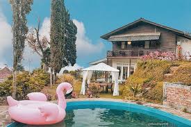 Hotel murah di bogor cocok buat anda yang sedang liburan di bogor tapi dengan budget yang terbatas, karena dengan menginap di hotel murah maka anda bisa menghemat pengeluaran. 37 Villa Murah Terbaik Di Bogor Puncak Dengan Private Pool Dan View Pemandangan Indah Aneka Wisata