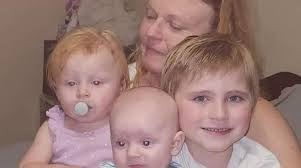 Eileen Cowan's Instagram, Twitter & Facebook