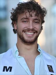 👑 Miss Mérida 👑 @we._.mocha Hola a todos. Soy Rocío, y tengo el orgullo  de representar a Mérida. A este certamen, aporto mi autenticidad y mi  determinación. Mi meta es usar esta