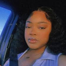 リンジー・ローハンのカムバックは勉強する必要がある