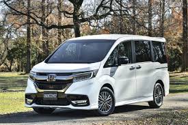 スタイリッシュなフォルムで走りも進化 安心のディーラーコンプリート モデューロx のホンダ ステップワゴンに注目 スタイルワゴン ドレスアップナビ カードレスアップの情報を発信するwebサイト モデューロ ステップワゴン ホンダ ステップワゴン